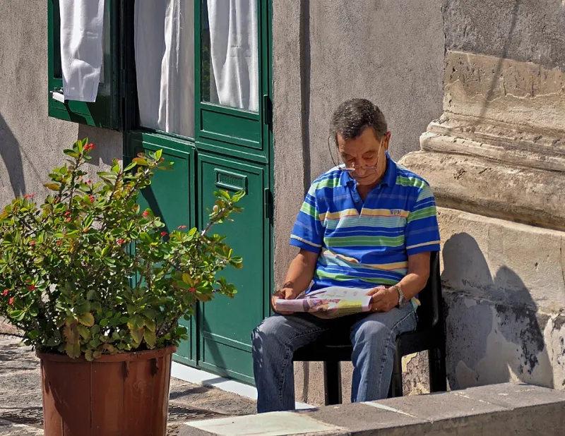 How Swapping Sunday Doomscrolling for Intentional News Actually Changed My Week